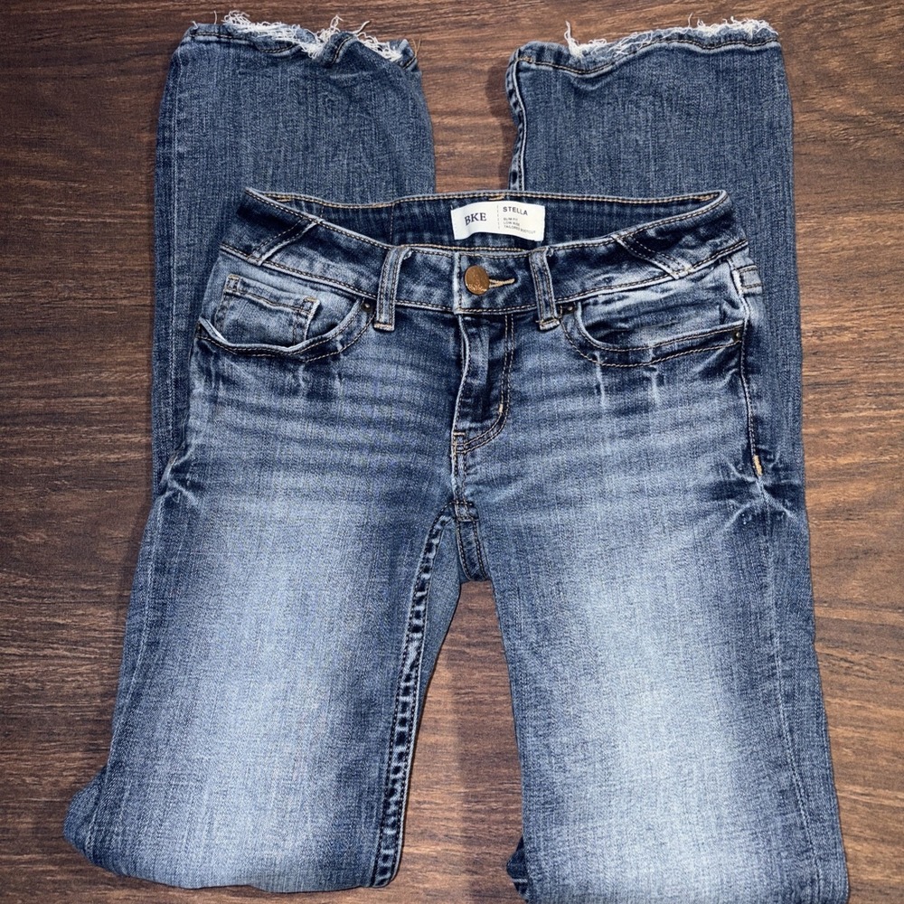 BKE Buckle Stella Slim Fit Low Rise Tailored Bootcut Jean 24x31.5 Distressed Hem